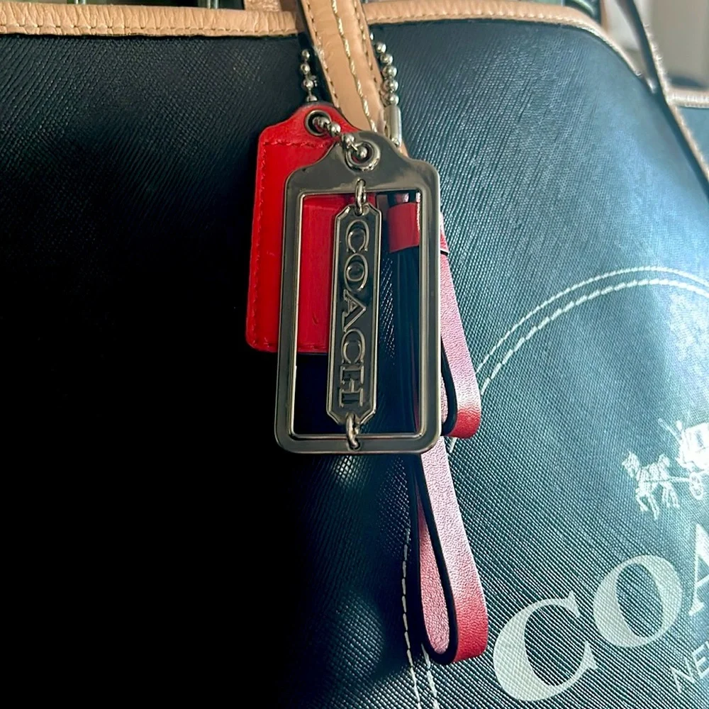 Authentic Coach handbag - Picture 3 of 6